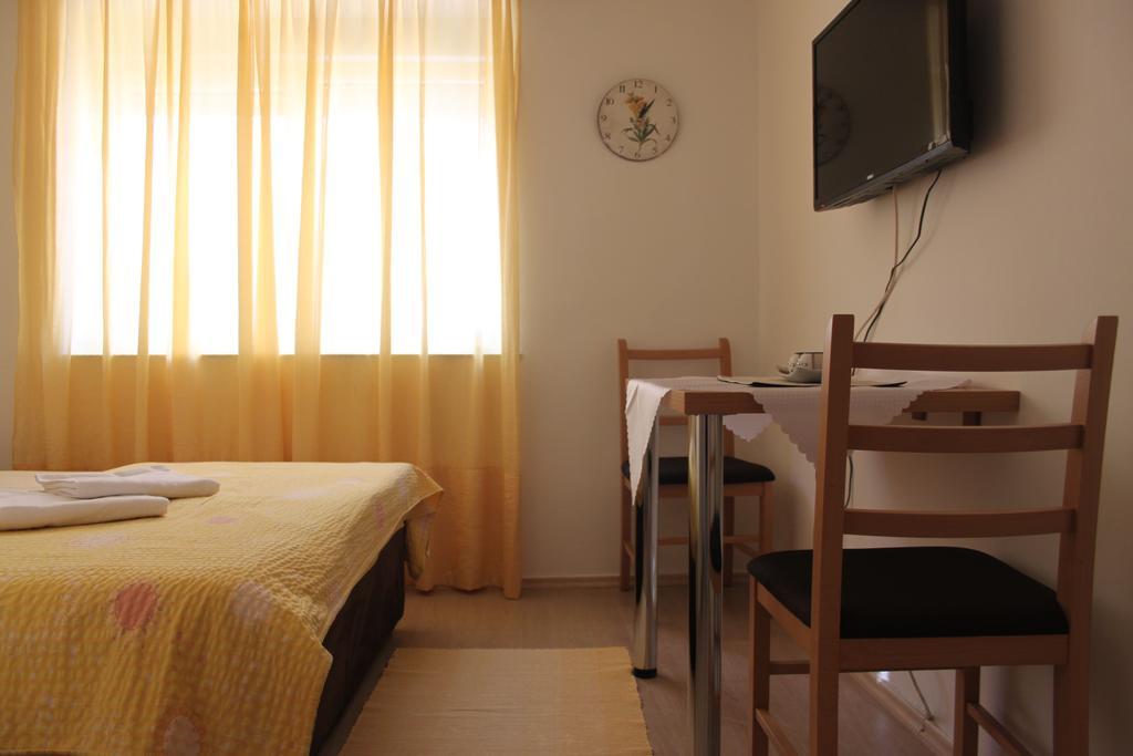 Apartments And Rooms Lena Mostar Ngoại thất bức ảnh